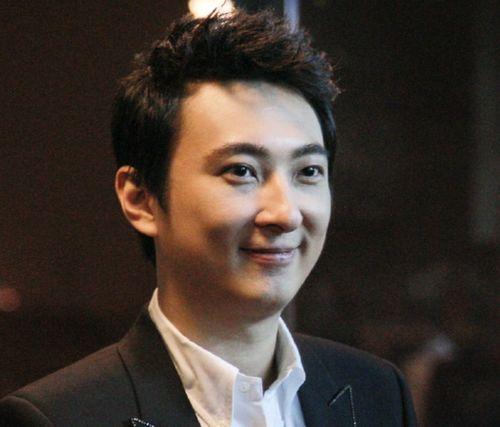 中年男星吃瓜视频播放在线观看,在线观看引发热议